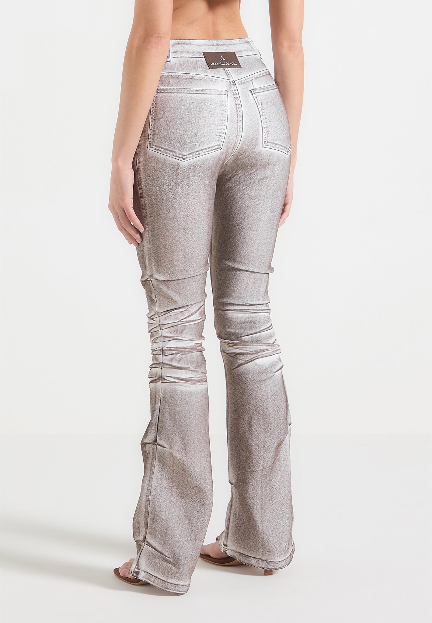 Fit-and-Flare-Jeans mit Denim-Effekt und Nähten - Braun/Weiß 
