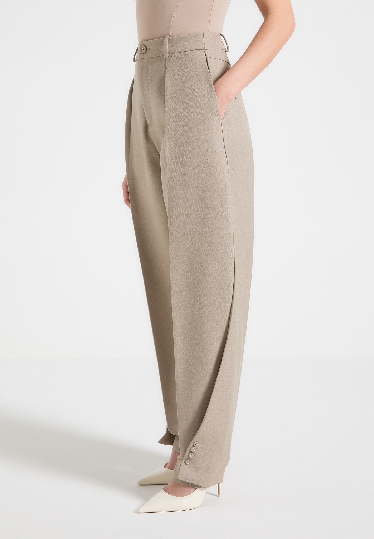 Tailored-Hose mit verdrehtem Bein - Taupe 