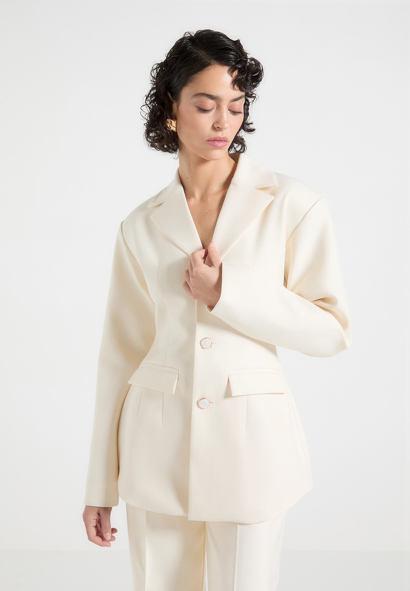 Blazer mit weiten Schultern und Cinch-Taille - Creme 