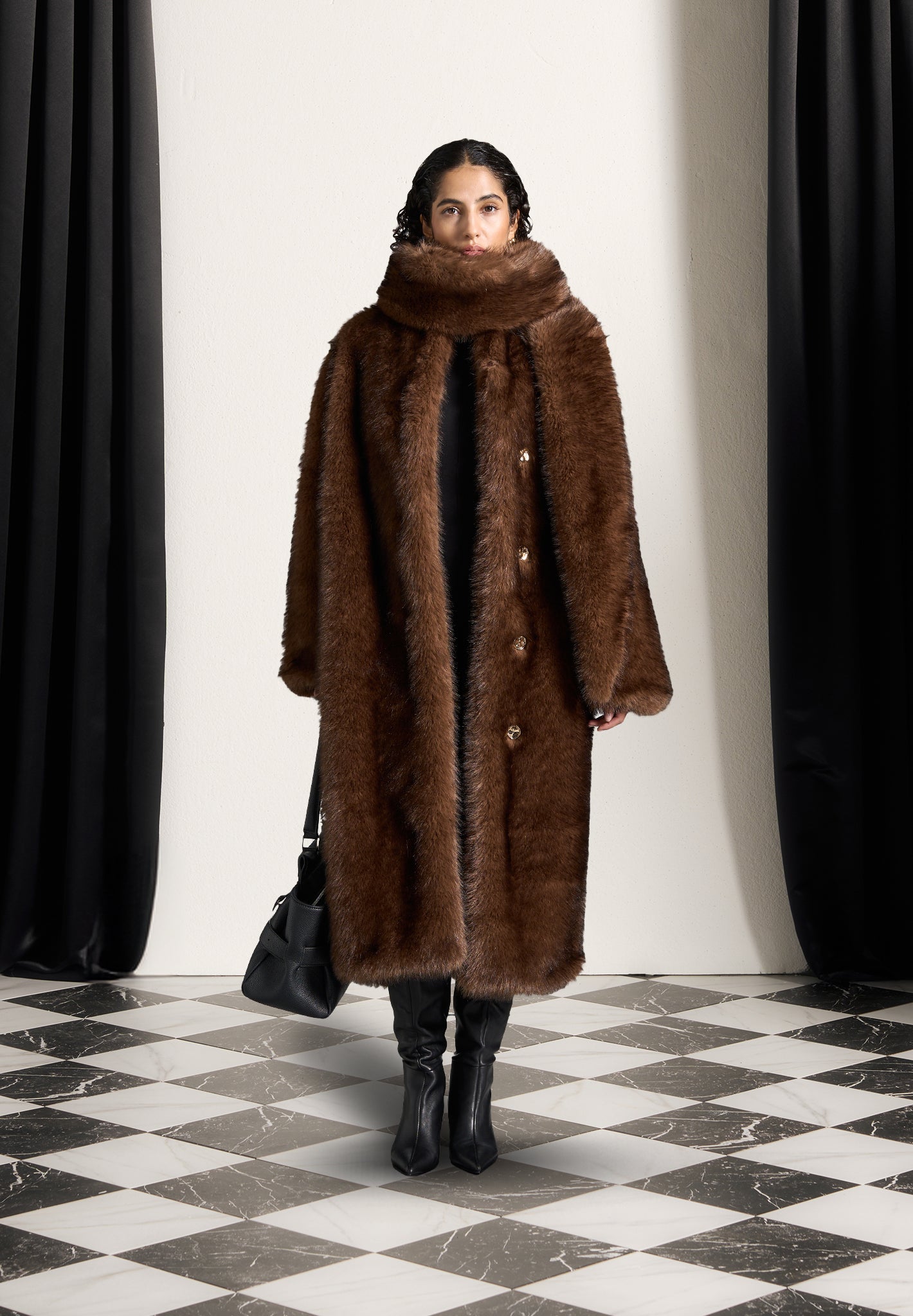 Pelz-Oversize-Mantel mit Schal - Braun