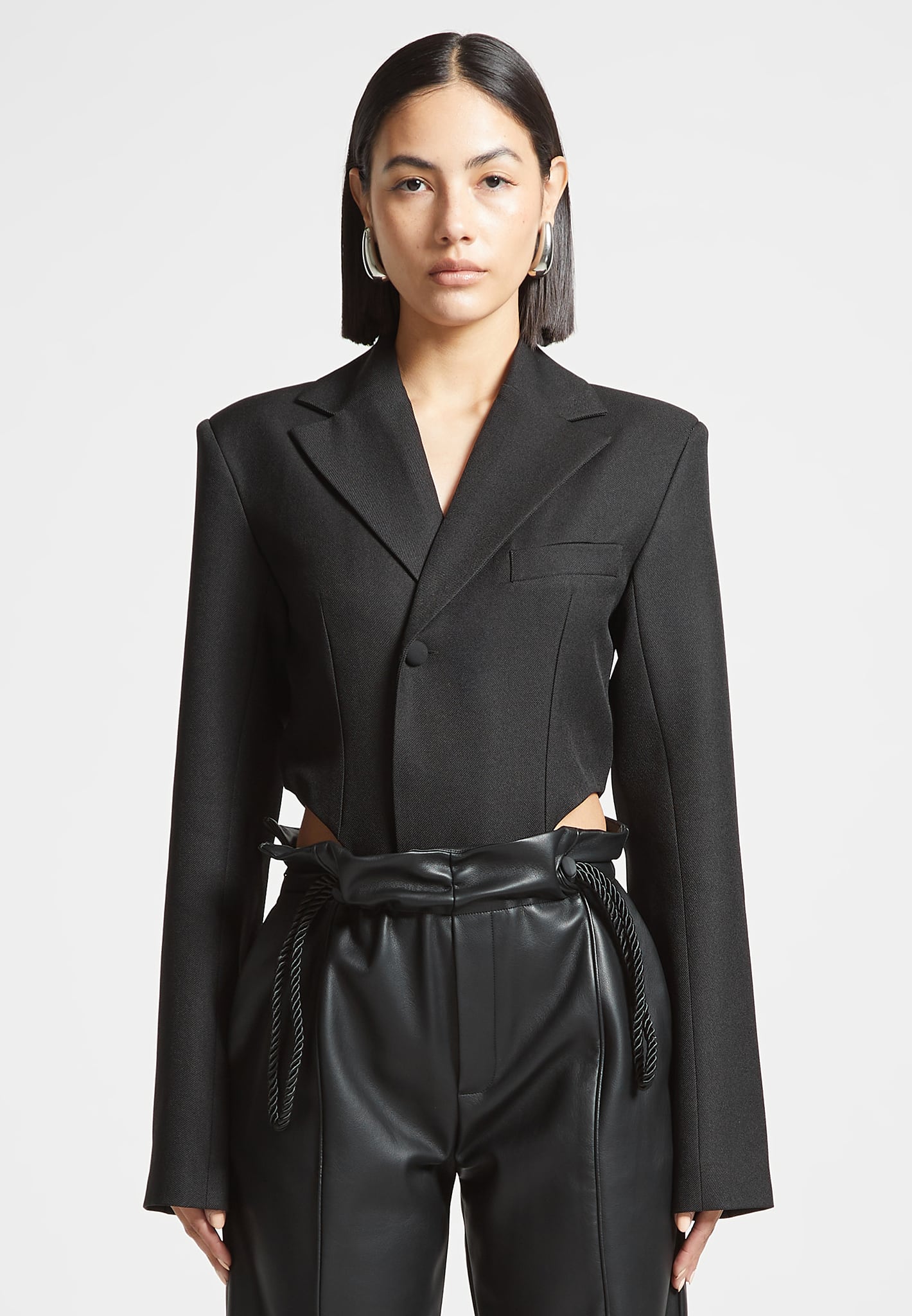 Maßgeschneiderter Blazer-Bodysuit mit hohem Beinausschnitt - Schwarz