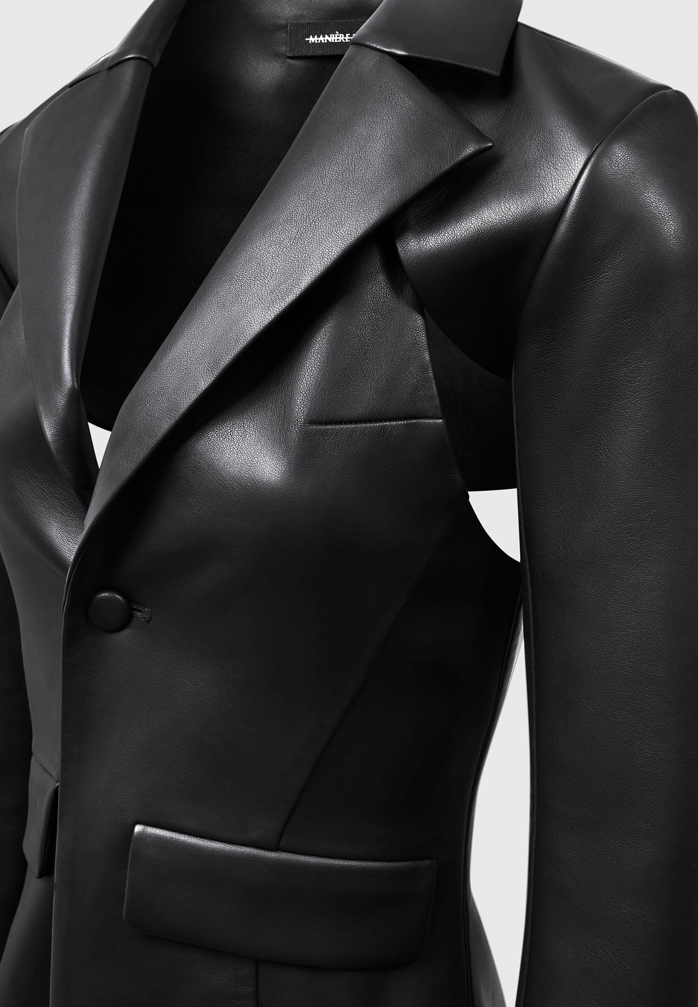 Blazer aus Leder mit Cut-Outs - Schwarz