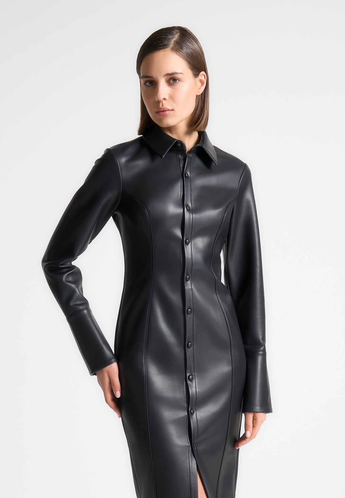 Midaxi-Hemdblusenkleid aus Leder - Schwarz