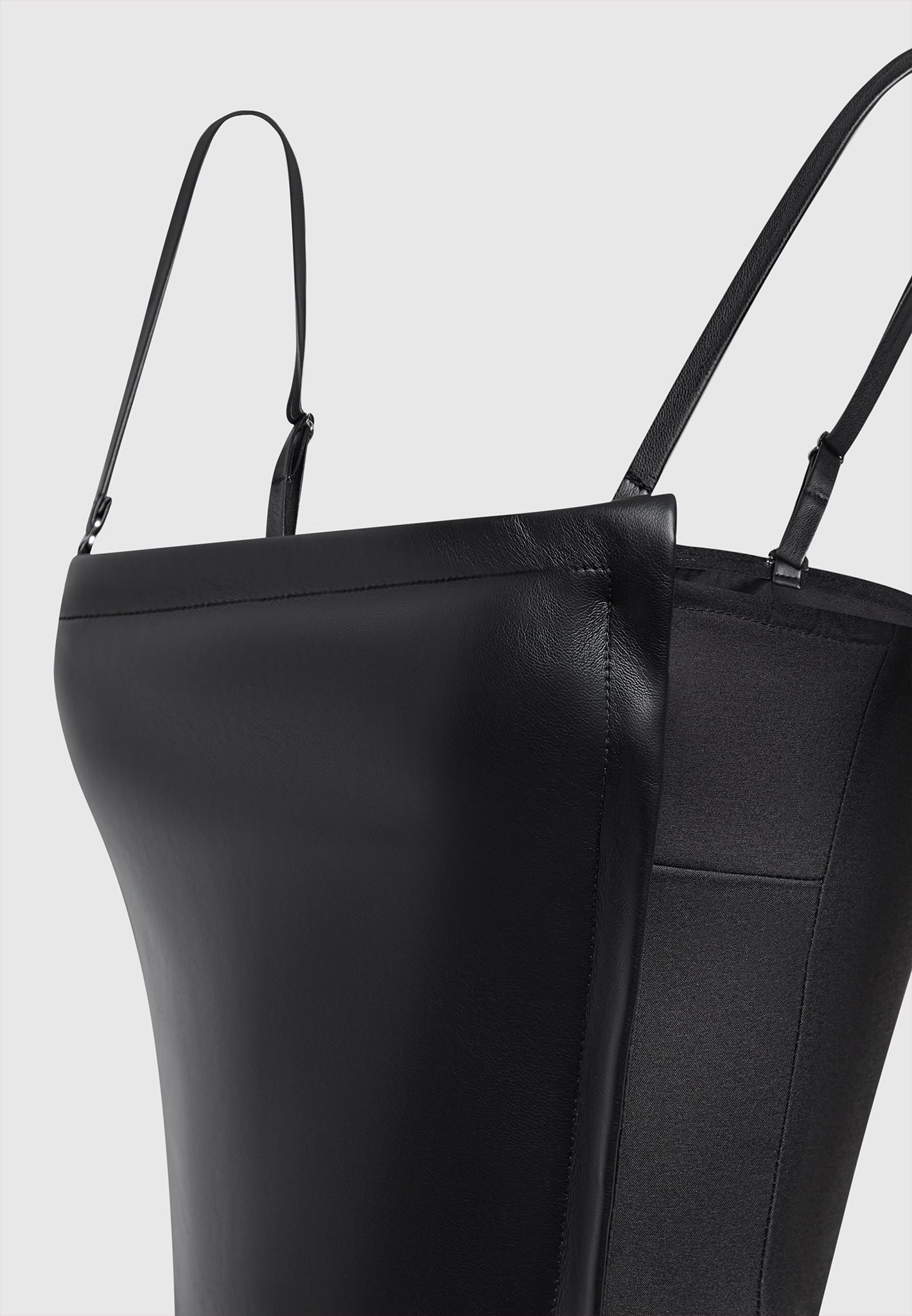 Maßgeschneiderter Leder-Playsuit mit Handschuhen - Schwarz