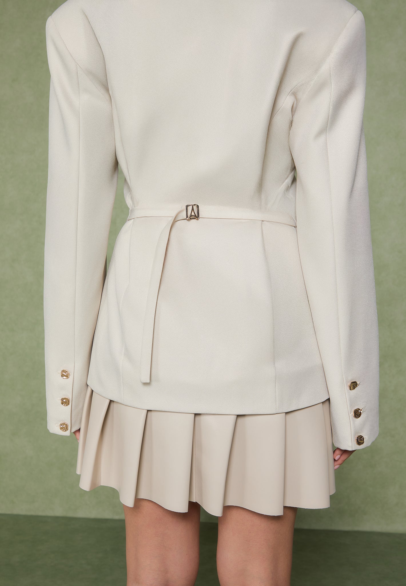 Maßgeschneidertes Cinch-Blazerkleid mit Falten - Beige 