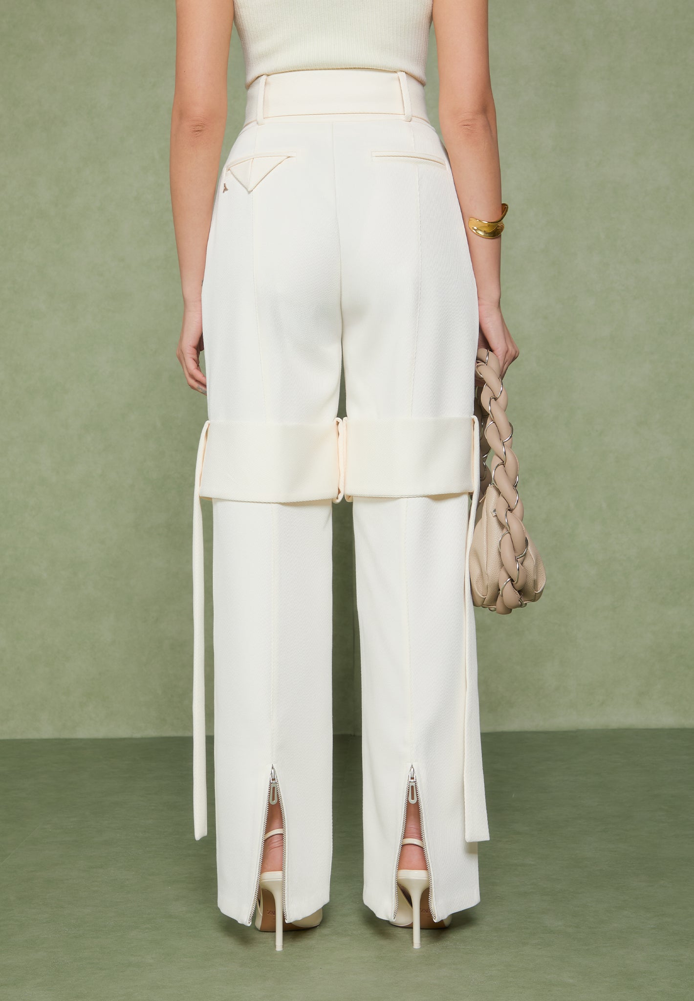 Maßgeschneiderte Hose mit Gürtelriemendetail - Creme 