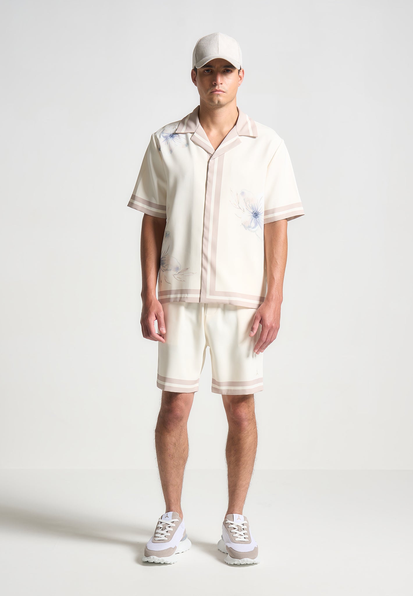 Resort-Hemd mit Blumenbordüre - Creme