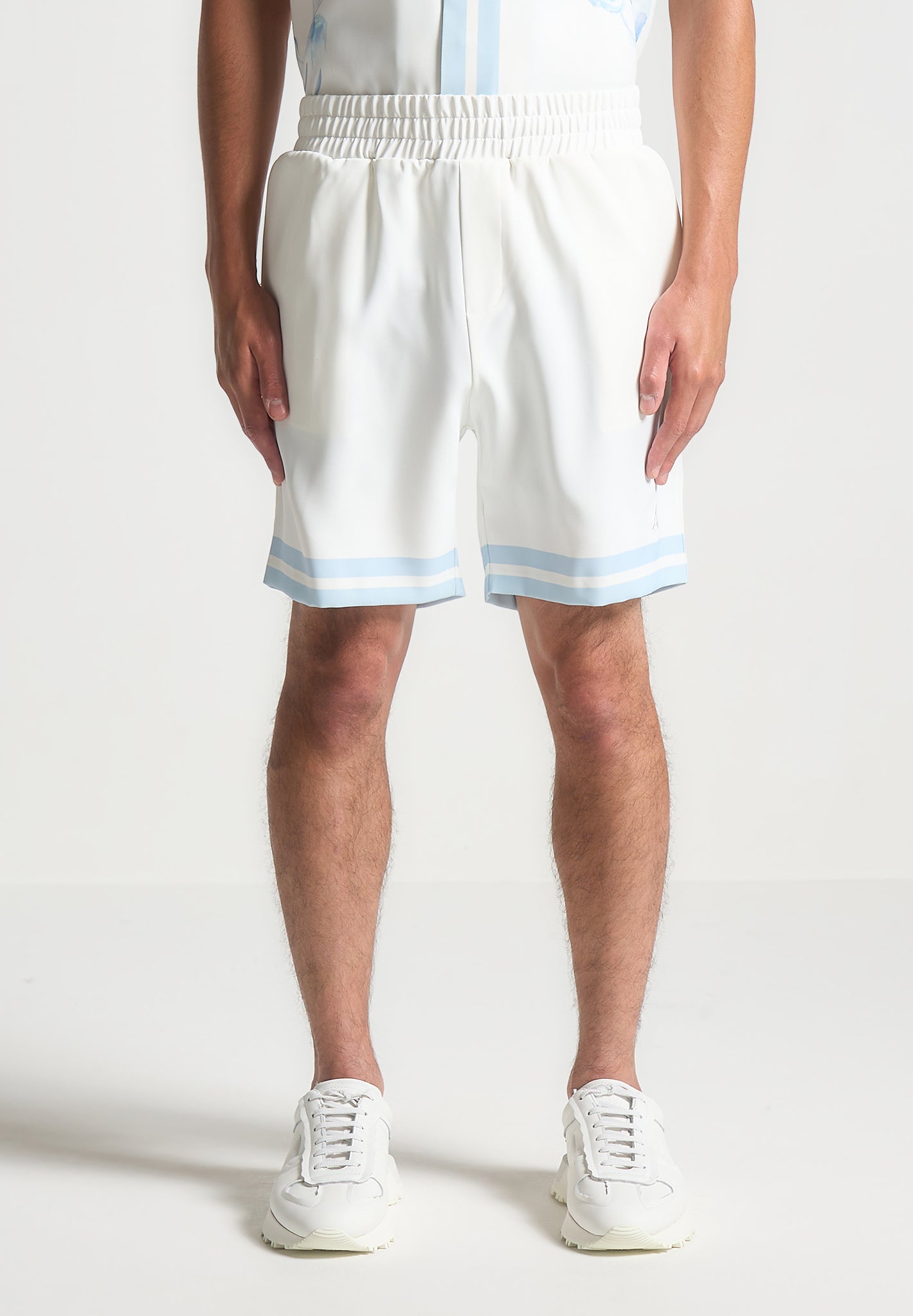 Shorts mit Blumenbordüre - Blau