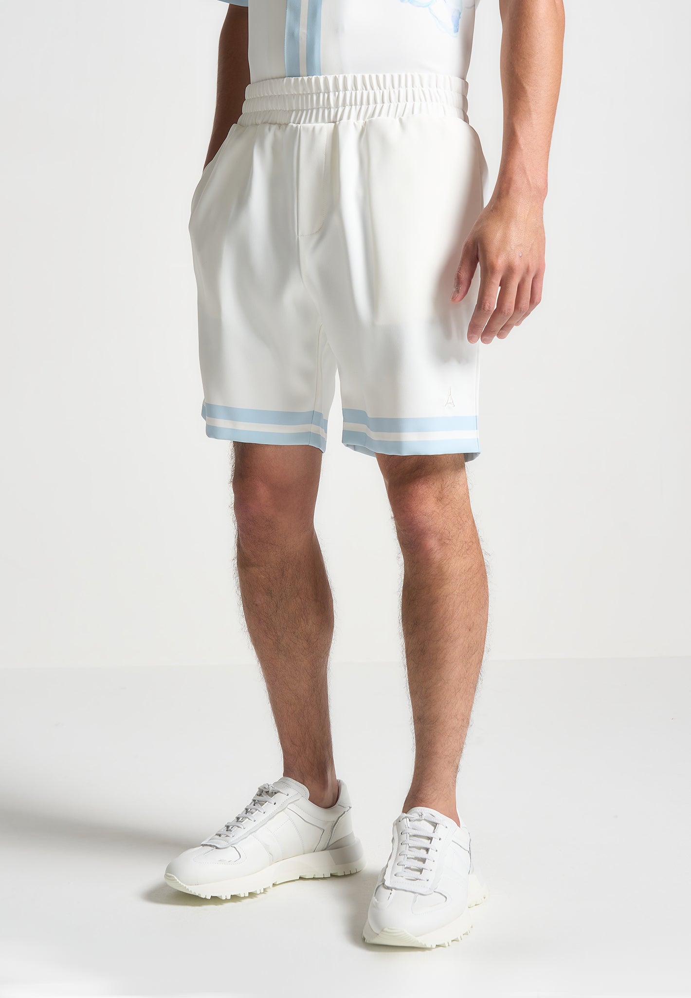 Shorts mit Blumenbordüre - Blau