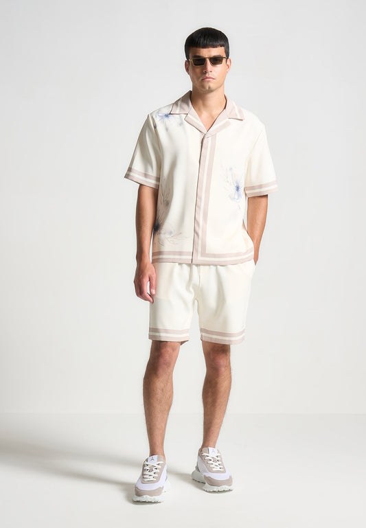 Shorts mit Blumenbordüre - Creme 