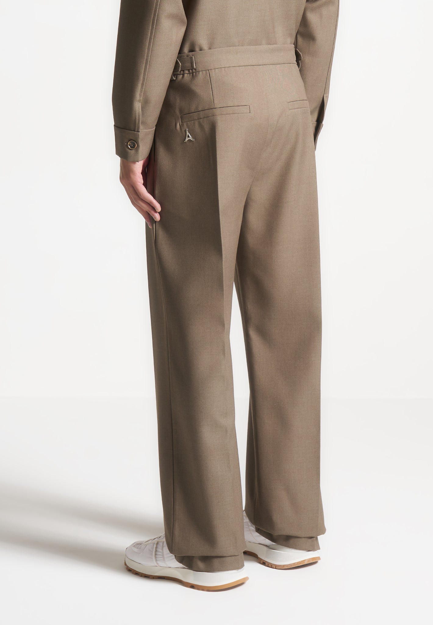 Relaxed Fit Hose mit Plisseefalten und Schraffurmuster - Khaki 