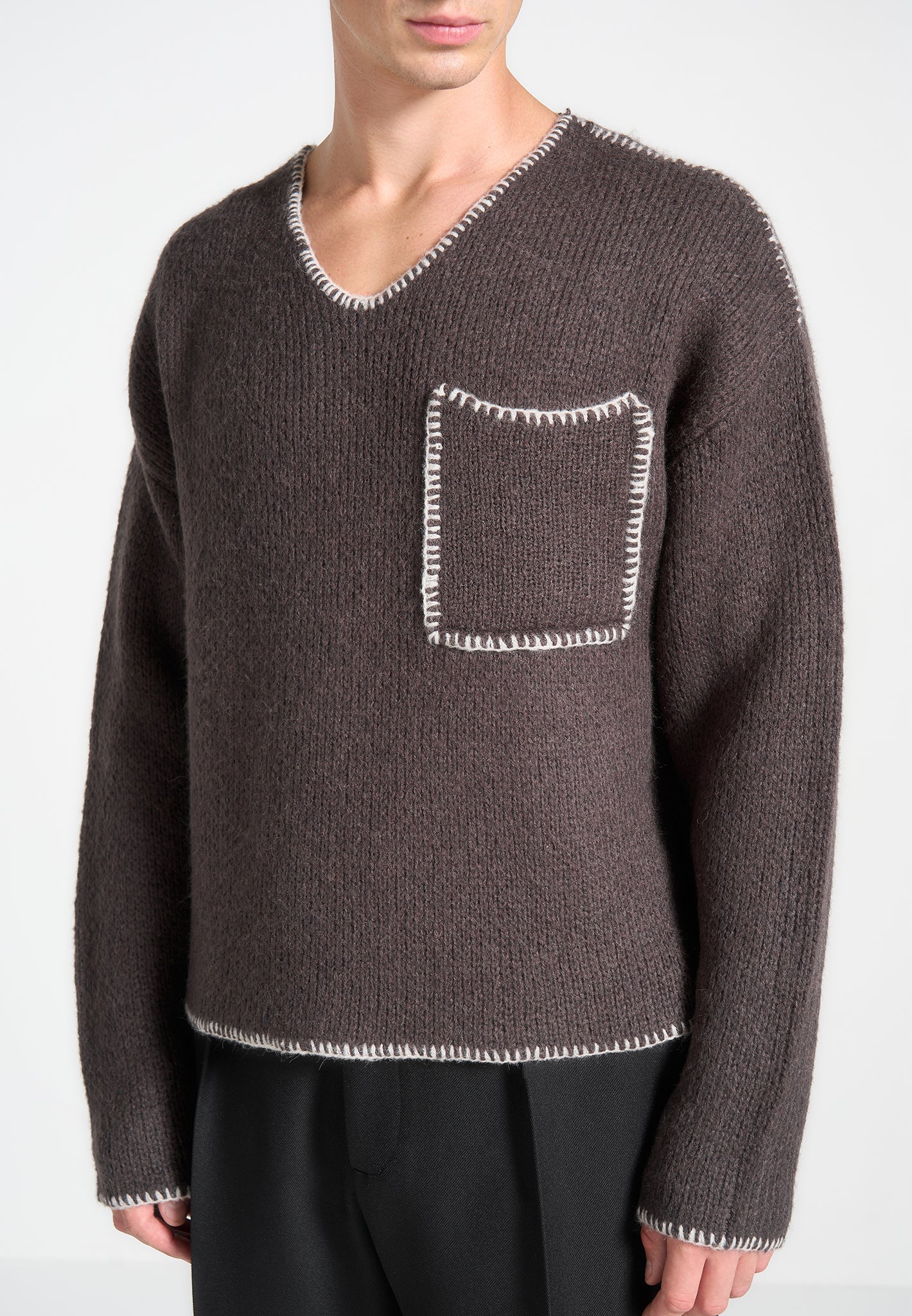 Mohair-Strickpullover mit Überwendlingsstich und V-Ausschnitt - Braun 