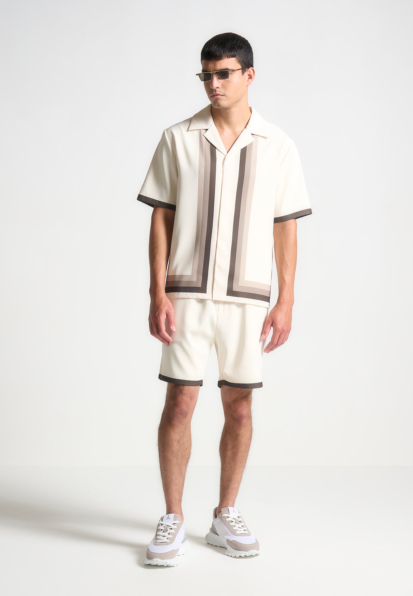Hemd mit Reverskragen und Ombré-Bordüre – Creme/Braun