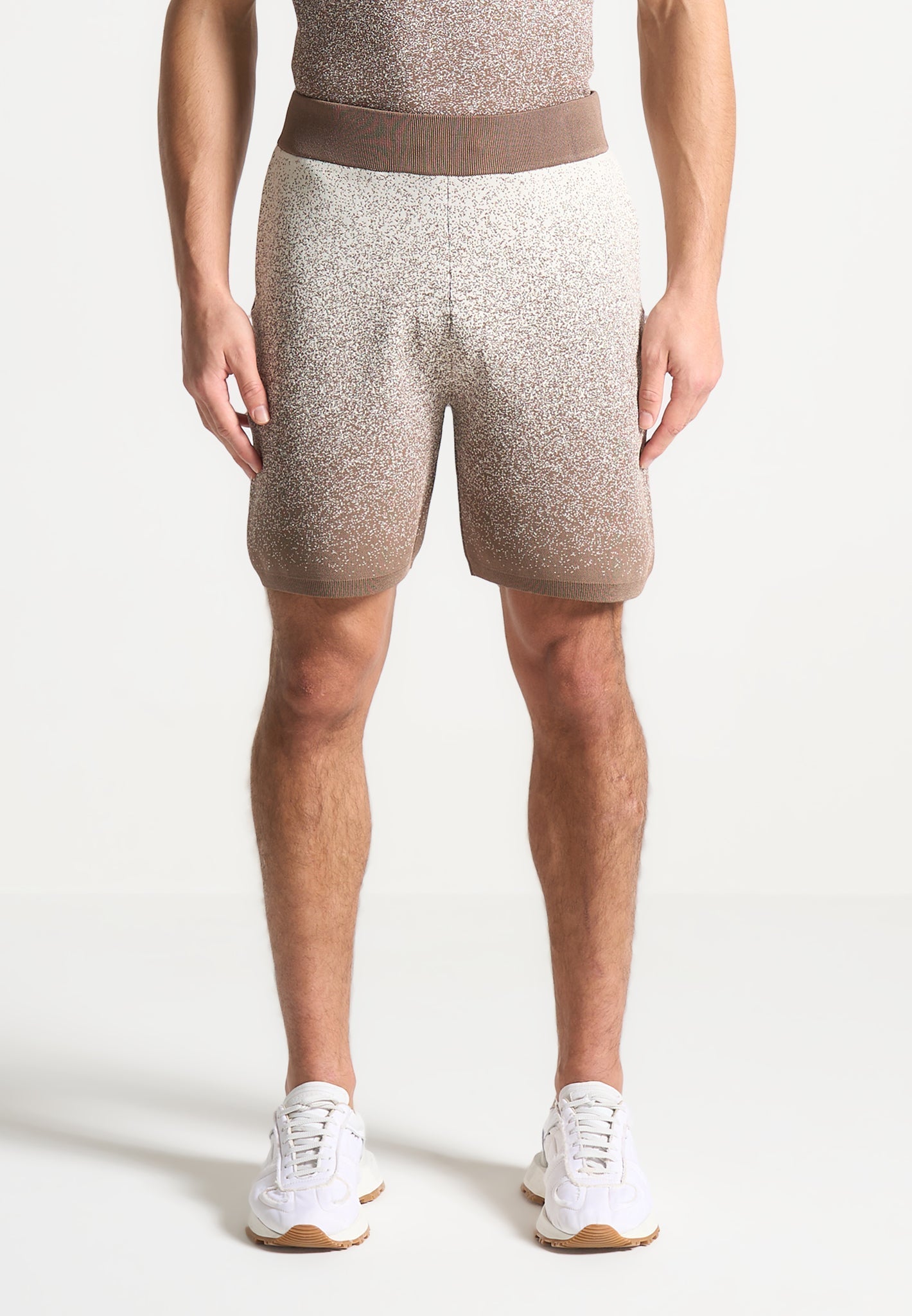 Ombré-Strickshorts – Taupe/Weiß