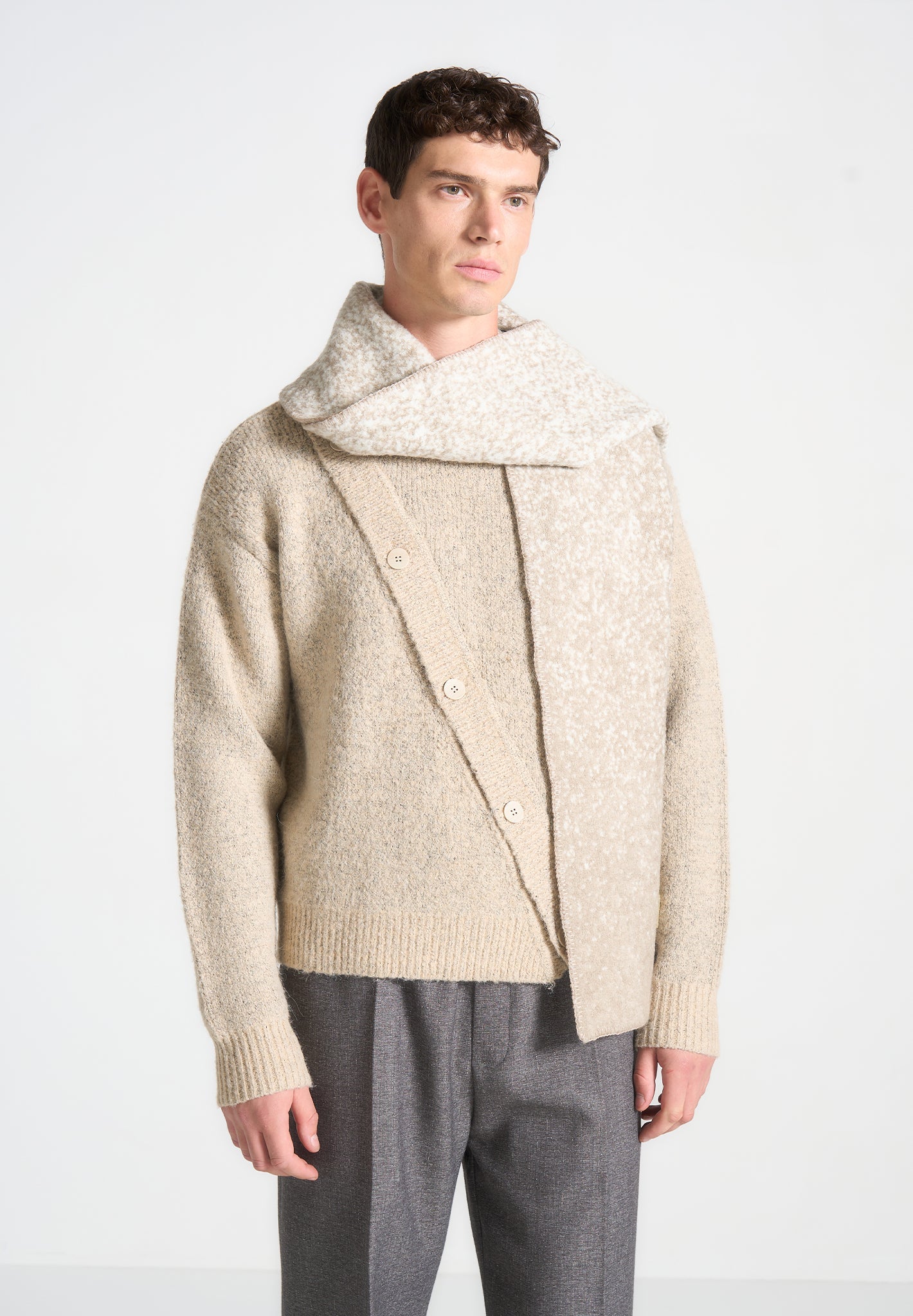 Wendeschal aus Wollstrick mit Ombré-Muster – Beige/Weiß 