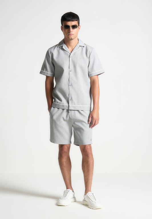 Nadelstreifen-Shorts - Grau 