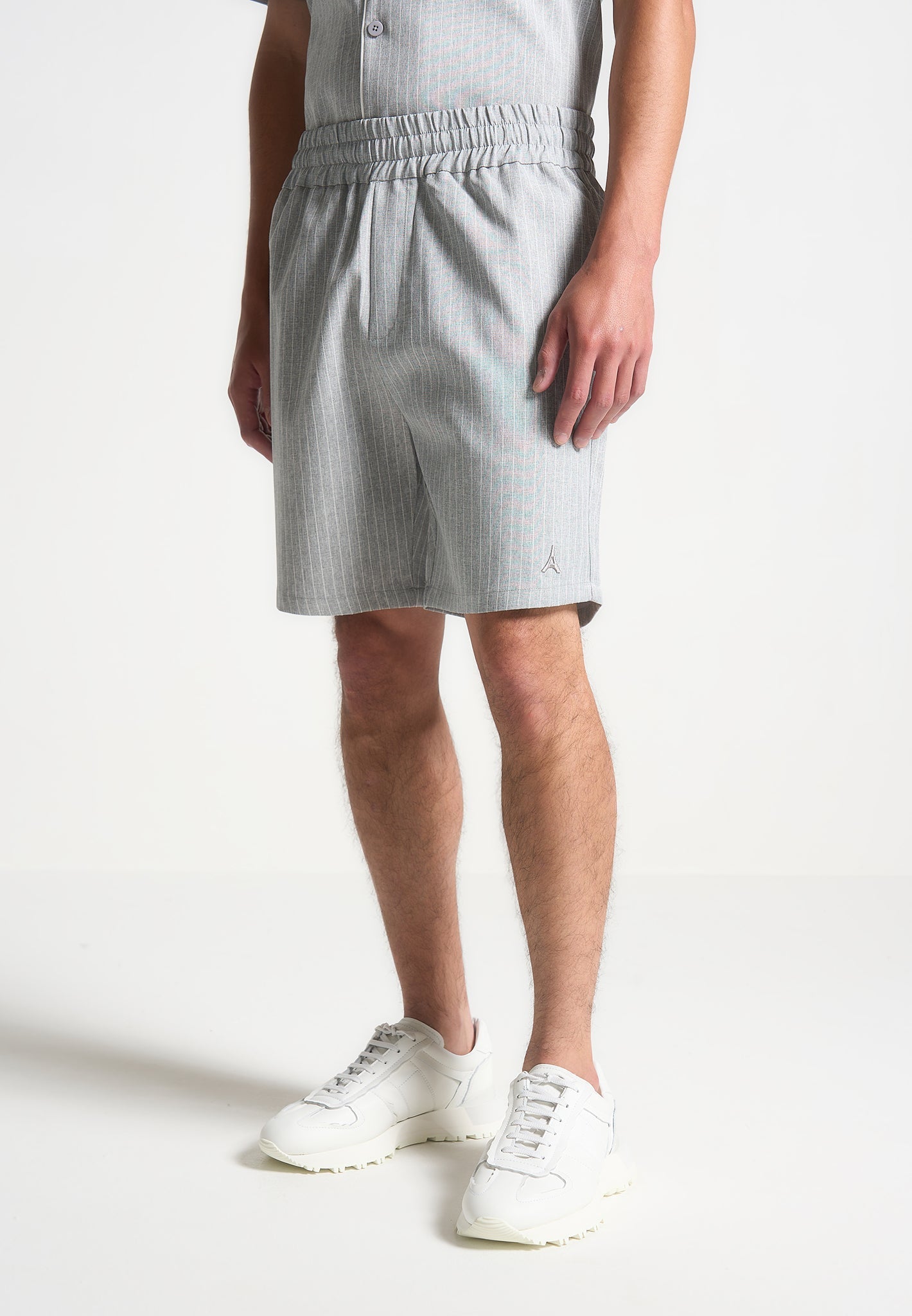 Nadelstreifen-Shorts - Grau 