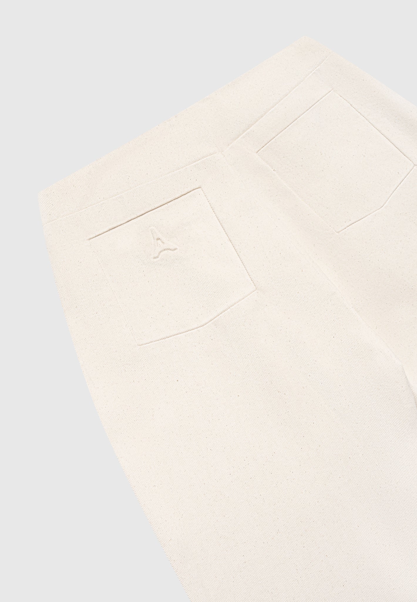 Boyfriendjeans mit Bundfalten - Creme