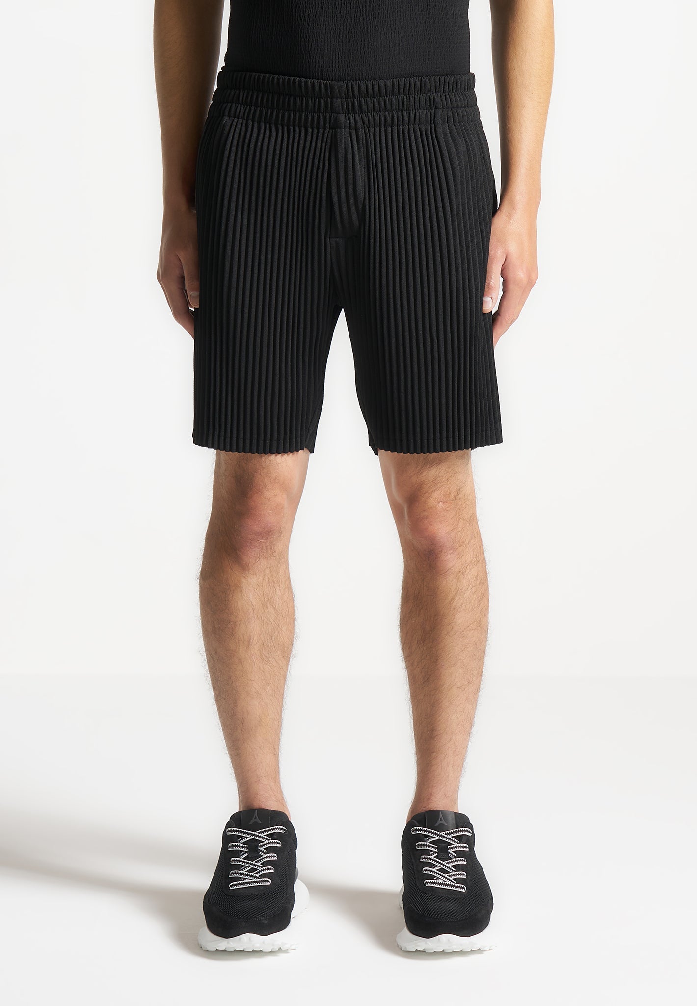 Shorts mit Falten - Schwarz 