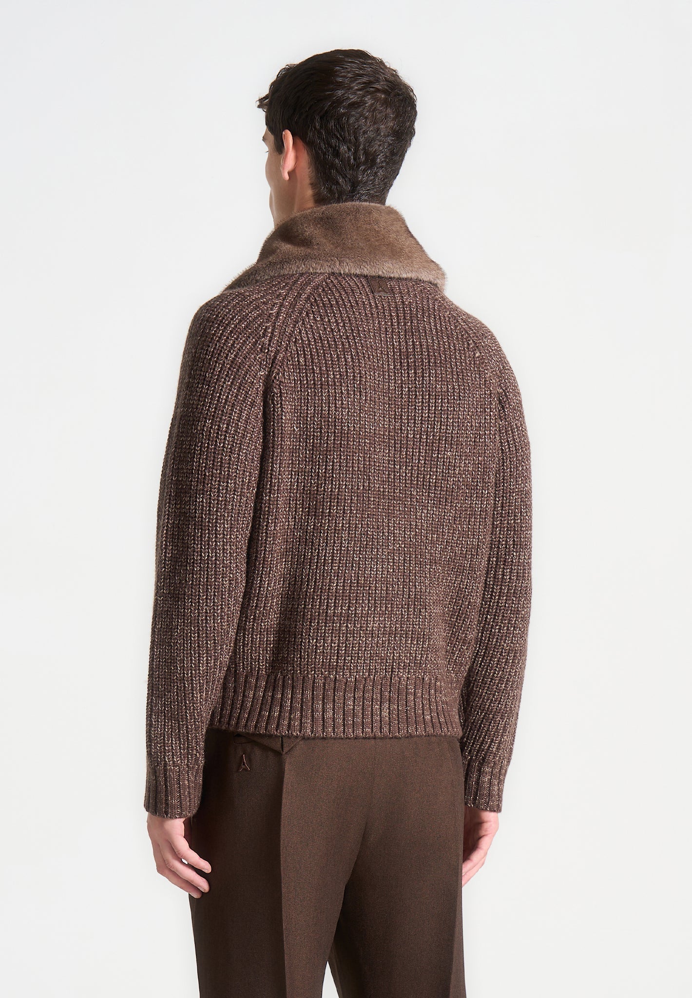 Wollstrickjacke mit Plüschkragen - Braun 
