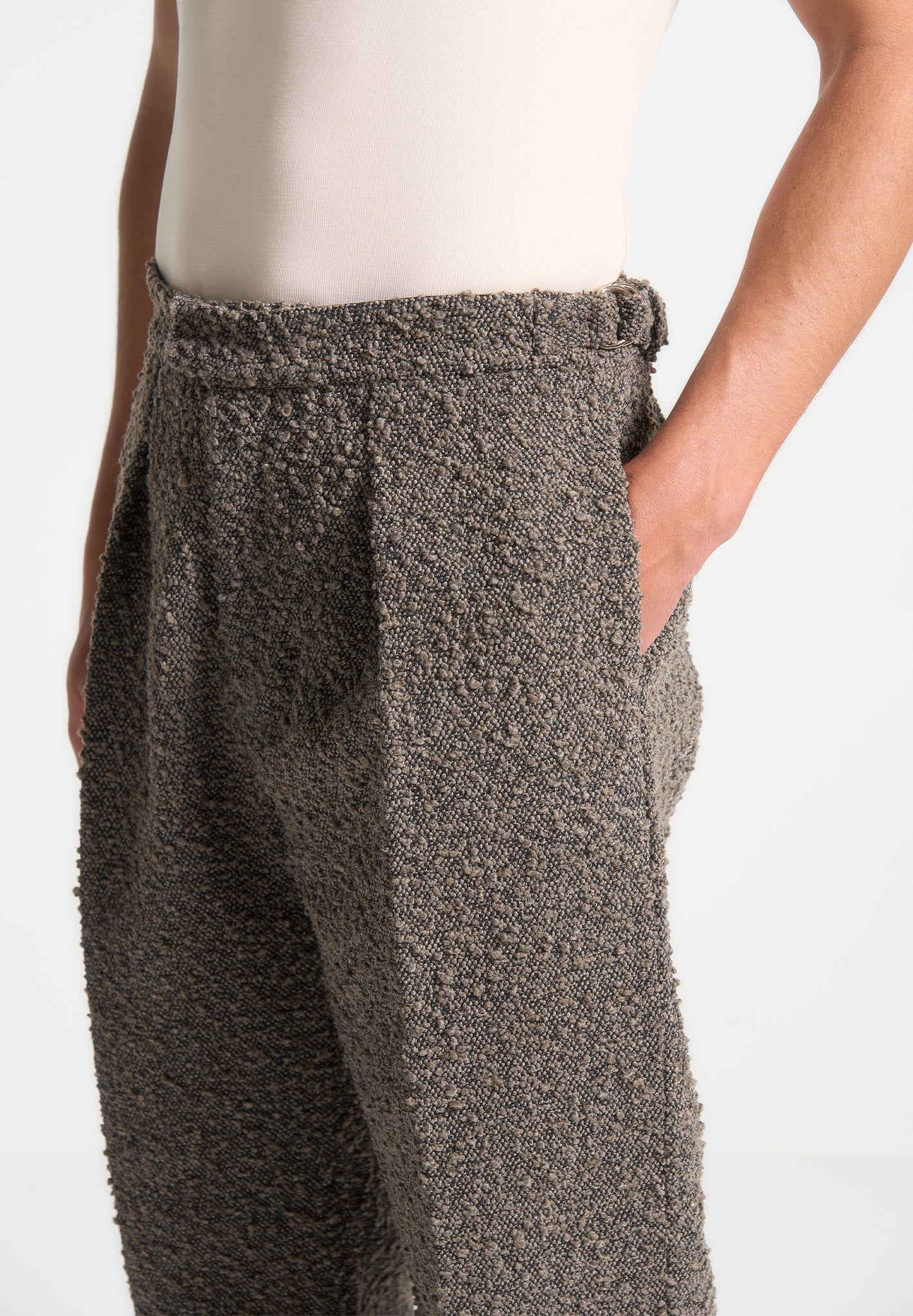 Relaxed Fit Bouclé-Plissee-Hose - Braun 