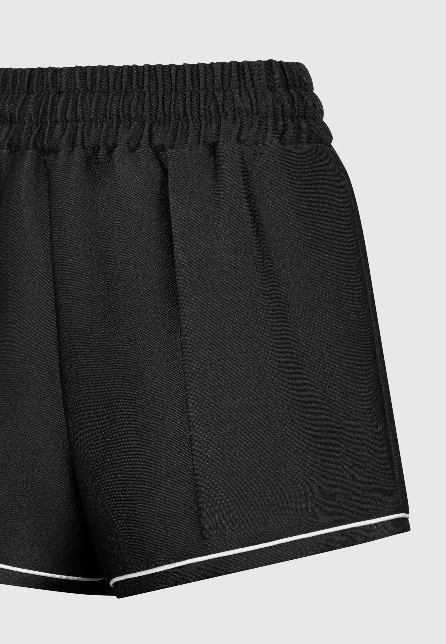 Satin-Shorts mit Paspelierung - Schwarz
