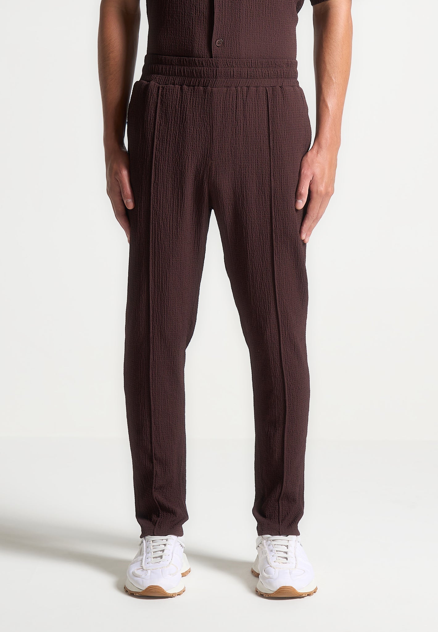 Karottenhose aus Seersucker - Braun