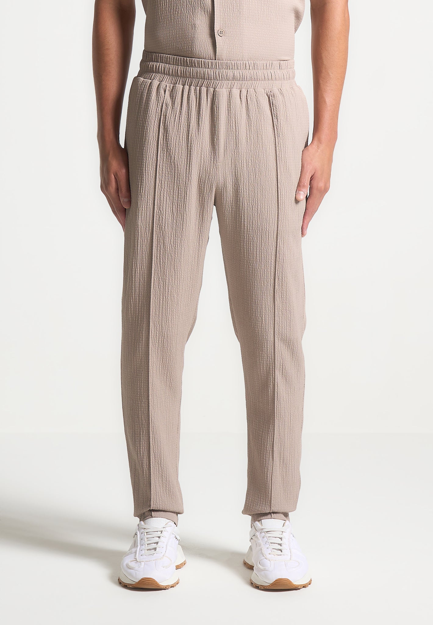 Karottenhose aus Seersucker - Taupe