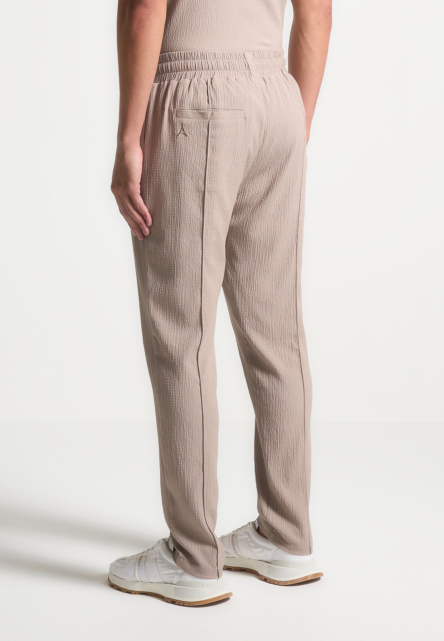 Karottenhose aus Seersucker - Taupe