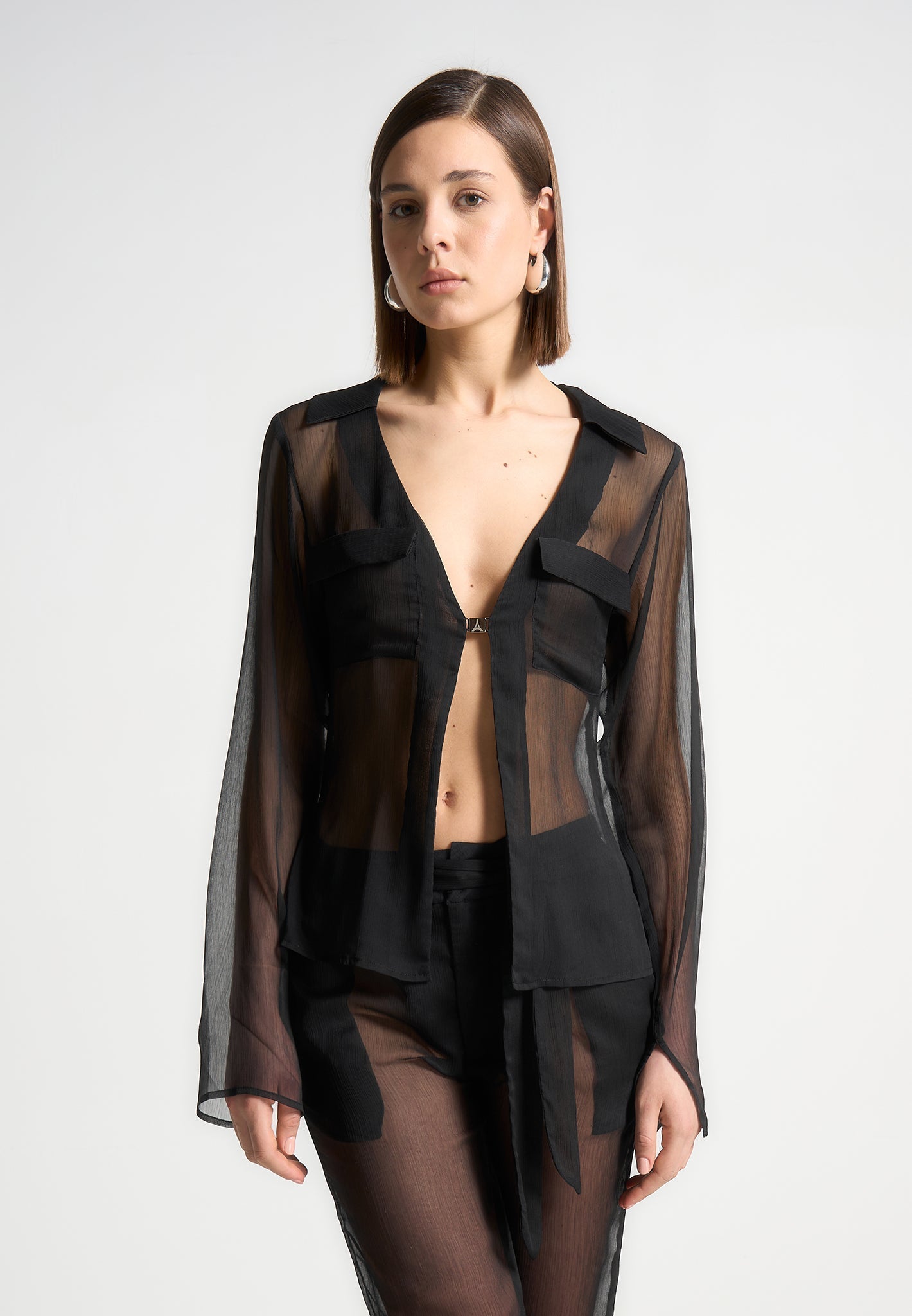 Transparentes Shirt mit Verschluss - Schwarz