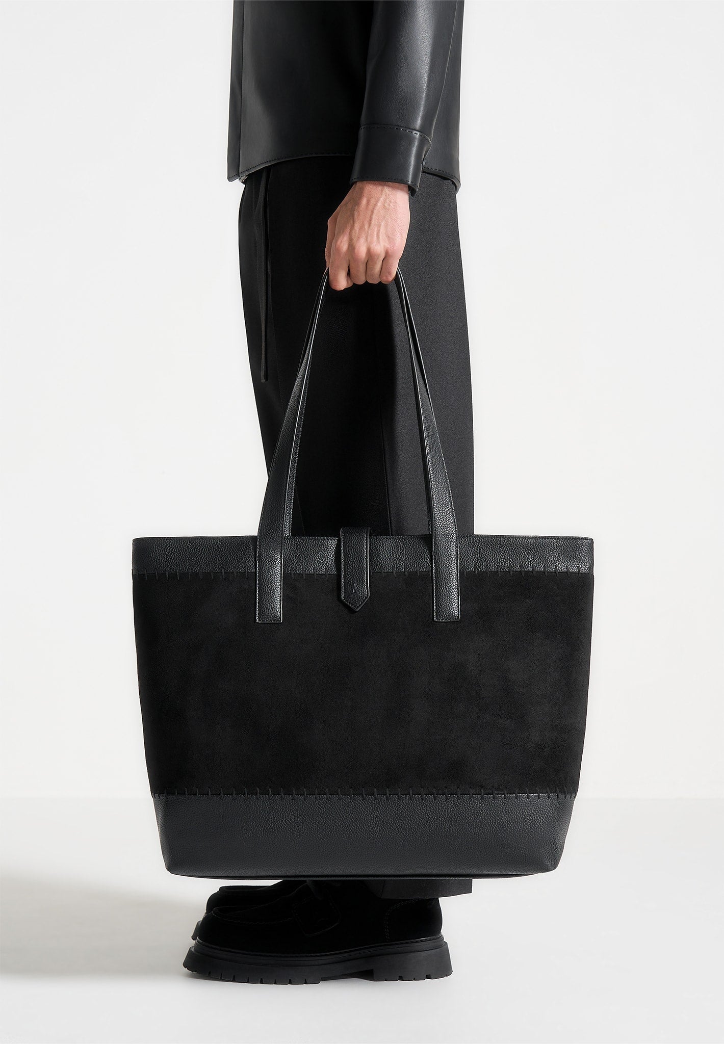 Tote Bag aus Wildleder und gekrispeltem Leder mit Überwendlingsstich - Schwarz 