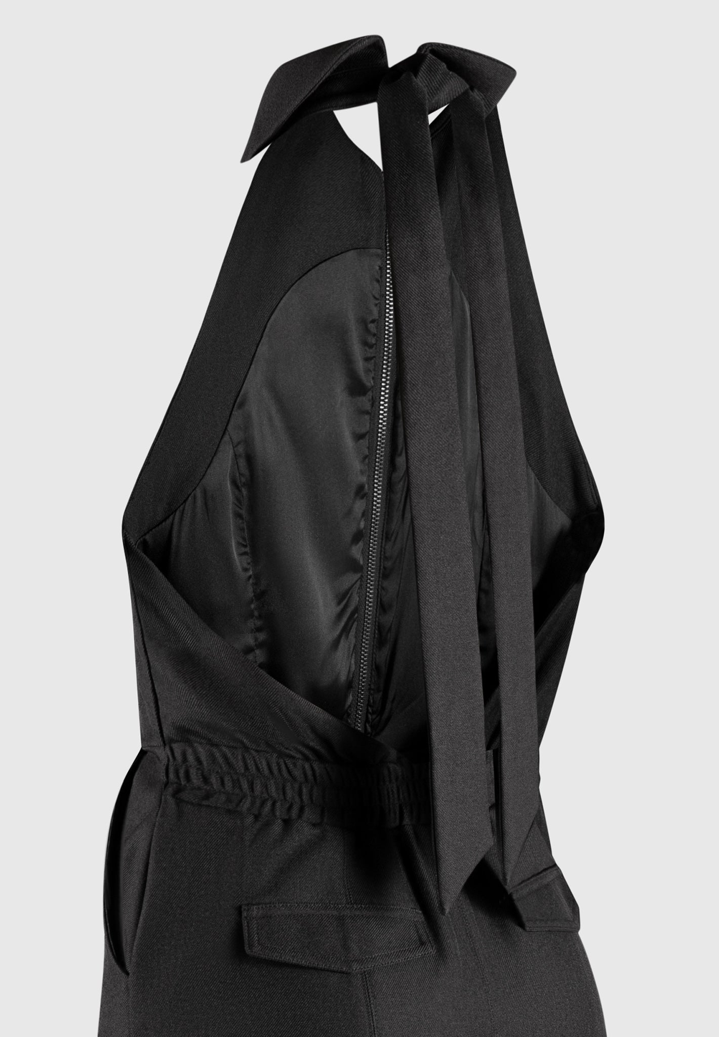 Maßgeschneiderter Neckholder-Cargo-Jumpsuit - Schwarz 
