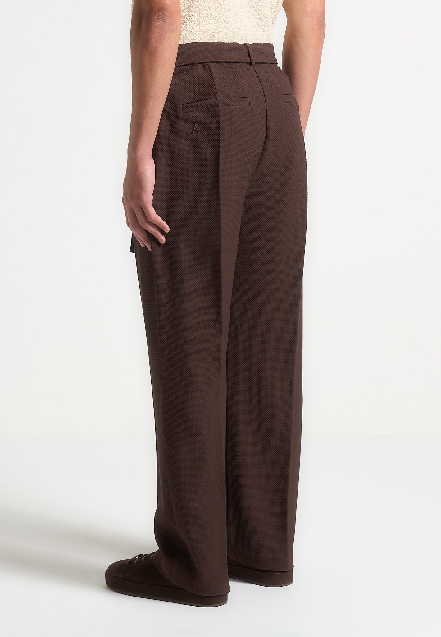 Relaxed Fit Strukturierte Tailoring-Hose mit Gürtel - Braun 