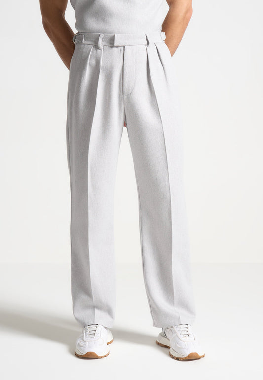 Strukturierte Bundfaltenhose im Relaxed Fit - Grau