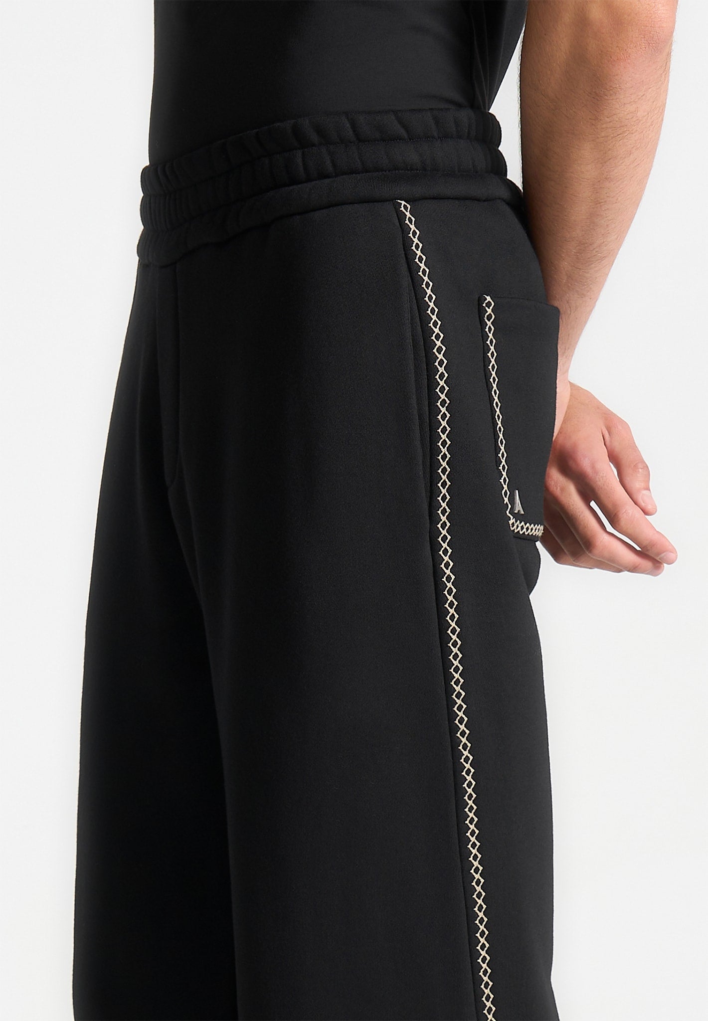 Relaxed-Jogginghose mit Whipstitch-Muster - Schwarz 
