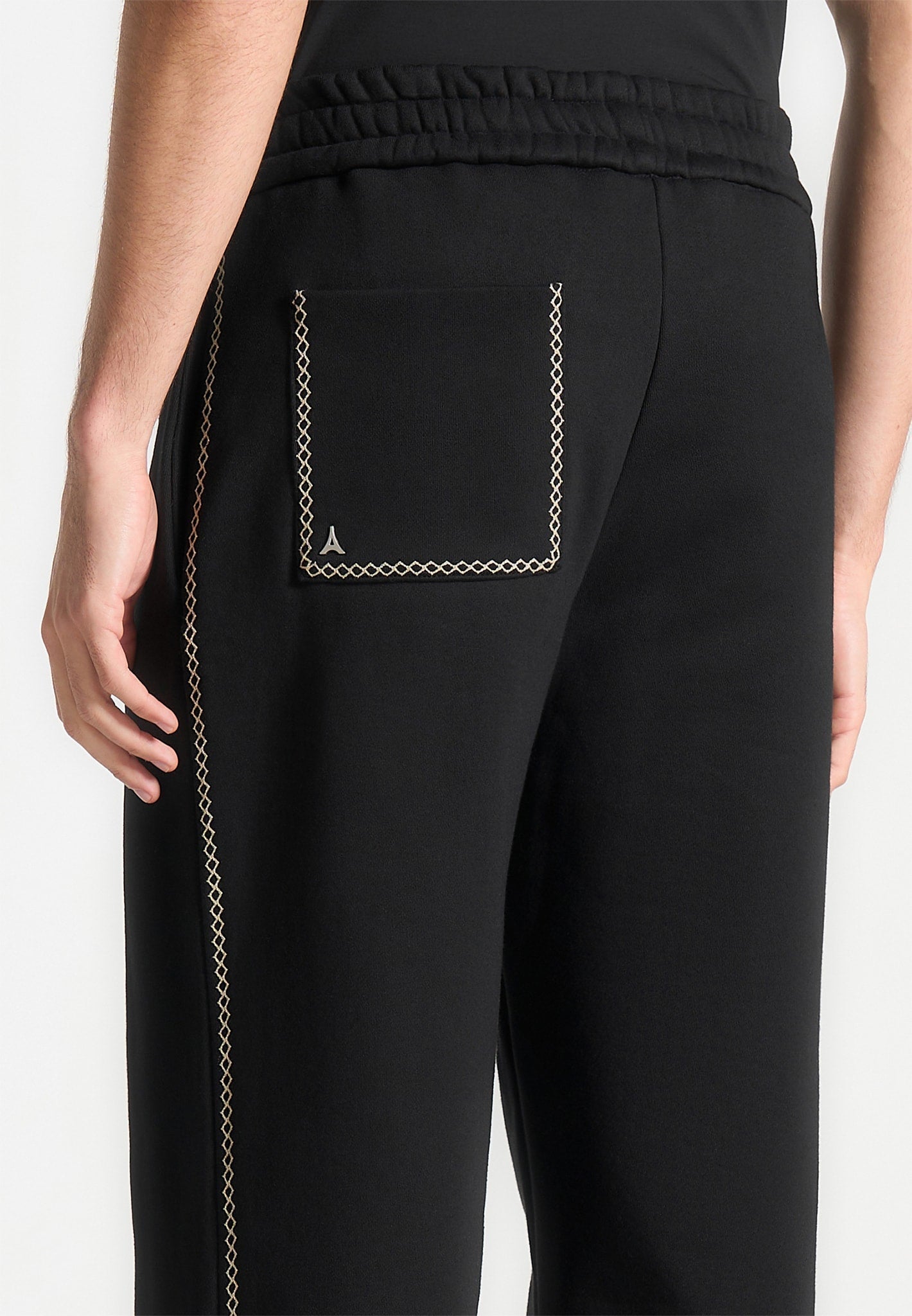 Relaxed-Jogginghose mit Whipstitch-Muster - Schwarz 