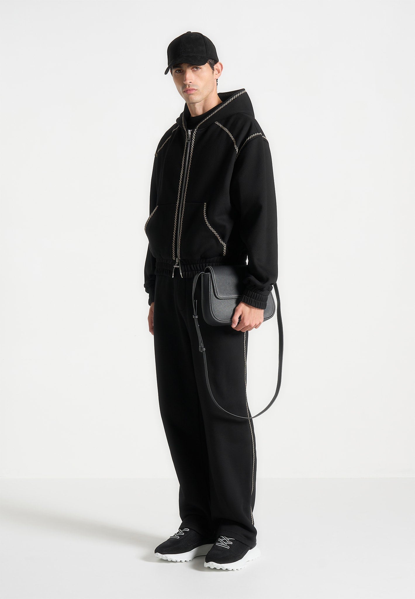 Relaxed-Jogginghose mit Whipstitch-Muster - Schwarz 